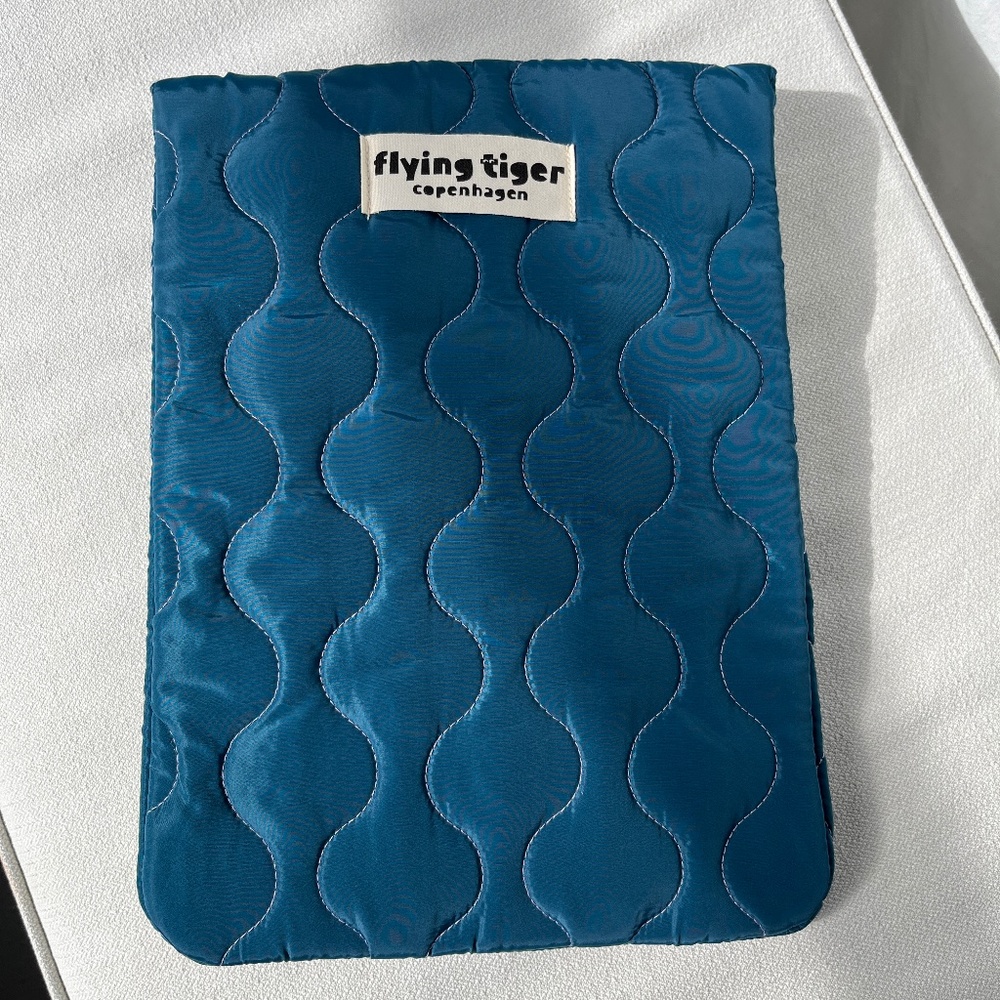 Flying Tiger padded tablet sleeve, 13 x 10 in, BNWT. In blue.